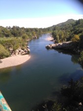 nager dans la rivière Orb à Cessenon sur Orb